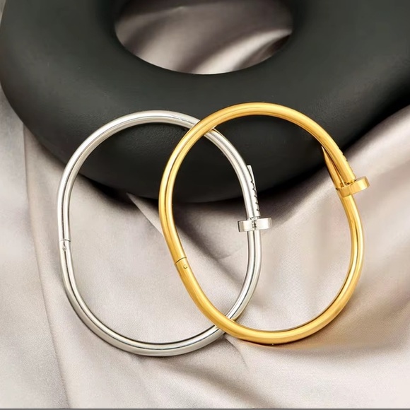 Juste En Clou Nail Gold Stainless Steel Waterproof Minimalist Bracelet - Picture 3 of 8